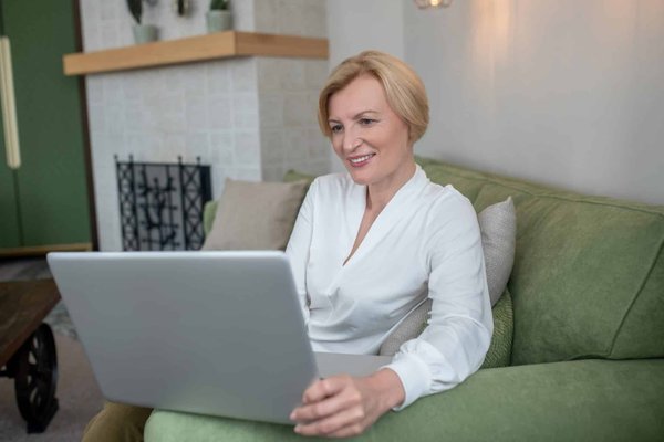 Quel type de NAS est recommandé pour le stockage sécurisé de la vidéographie haute résolution 8K?